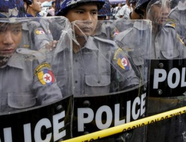 Ο στρατός της Μιανμάρ κατηγορείται για τοποθέτηση ναρκών στη διαδρομή των μουσουλμάνων Ροχίνγκια